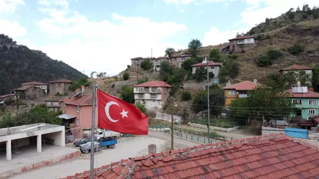 'Osmanlı köyü' Tozman'ın sakinleri eski evlerin restorasyonla geleceğe aktarılmasını istiyor 'Osmanlı köyü' Tozman'ın sakinleri eski evlerin restorasyonla geleceğe aktarılmasını istiyor