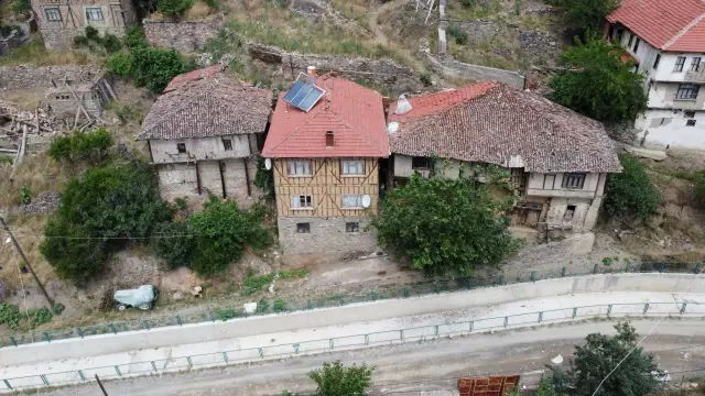 'Osmanlı köyü' Tozman'ın sakinleri eski evlerin restorasyonla geleceğe aktarılmasını istiyor