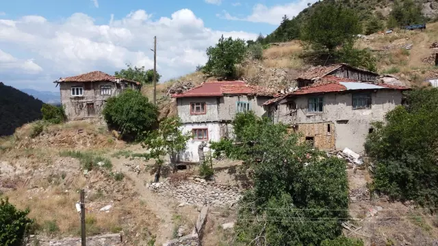 'Osmanlı köyü' Tozman'ın sakinleri eski evlerin restorasyonla geleceğe aktarılmasını istiyor