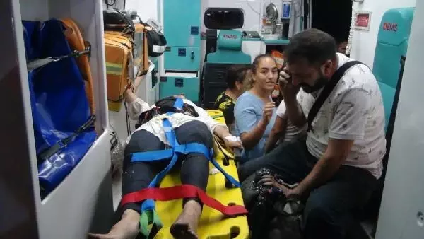 Son dakika haber | Otomobil traktöre çarptı: 3'ü çocuk 9 yaralı