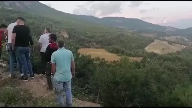 Son dakika haberi: Otomobilin şarampole devrilmesi sonucu biri çocuk 3 kişi yaralandı