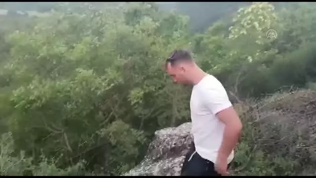 Son dakika haberi: Otomobilin şarampole devrilmesi sonucu biri çocuk 3 kişi yaralandı