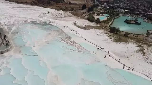 Pamukkale'de bayram yoğunluğu yaşanıyor