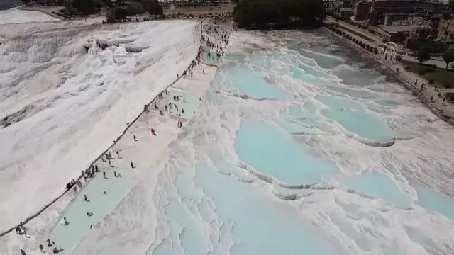 Pamukkale'de bayram yoğunluğu yaşanıyor