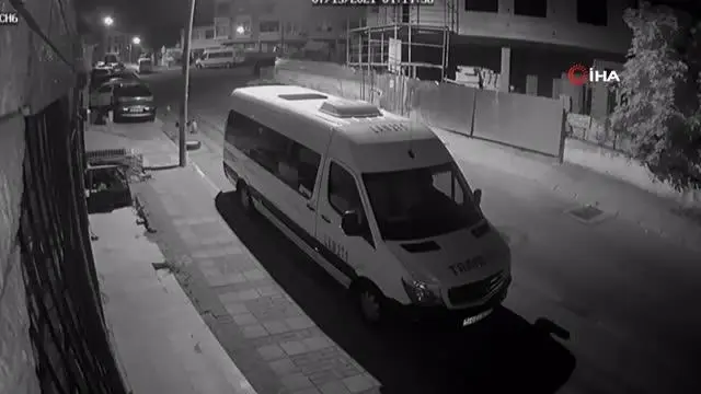 Park halindeki kamyonet böyle çalındı