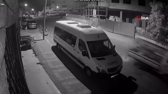 Park halindeki kamyonet böyle çalındı
