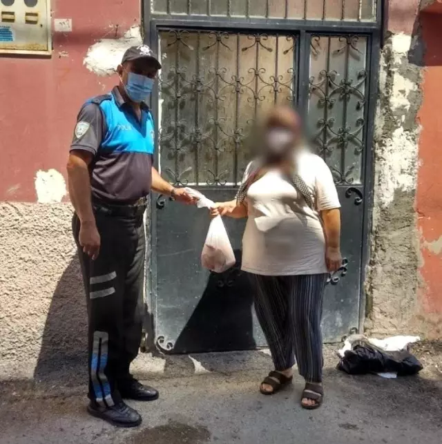 Polis garibanın yanında