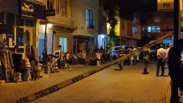 Psikolojik tedavi gördüğü ileri sürülen kişi, annesini bıçakla öldürdü