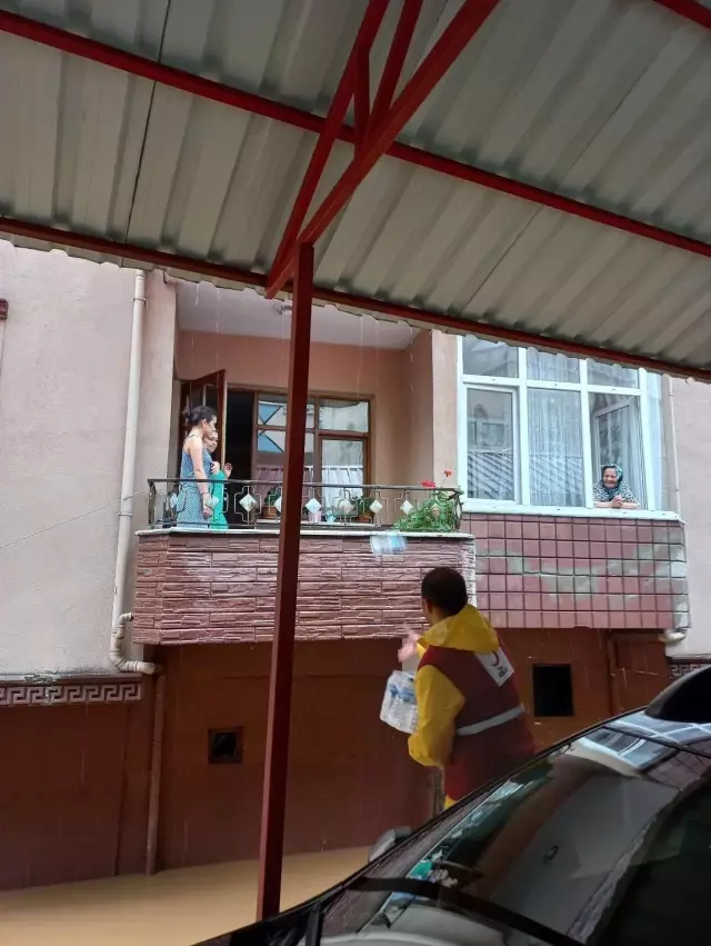 Son dakika: Rize'deki selzedelere destek olan Kızılay Artvin'e de uzman ekiplerini gönderdi