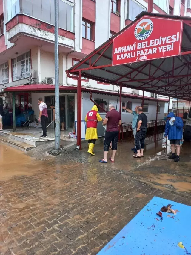 Son dakika: Rize'deki selzedelere destek olan Kızılay Artvin'e de uzman ekiplerini gönderdi