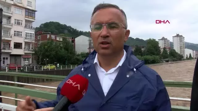 RİZE VALİSİ ÇEBER; 4 KÖYÜN YOLUNU RİSKTEN DOLAYI KAPATTIK' RİZE VALİSİ ÇEBER; 4 KÖYÜN YOLUNU RİSKTEN DOLAYI KAPATTIK'