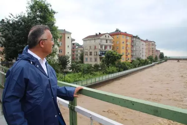 RİZE VALİSİ ÇEBER; 4 KÖYÜN YOLUNU RİSKTEN DOLAYI KAPATTIK'