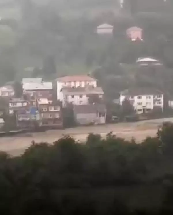 Rize yine sele teslim; dereler taştı, yollar kapandı (5)
