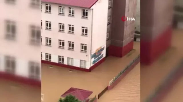 Rize yine sele teslim oldu Rize yine sele teslim oldu