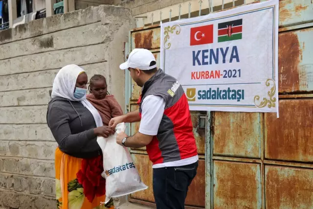 Sadakataşı Derneği, Kenya'da 2 bin 353 aileye kurban eti dağıttı Sadakataşı Derneği, Kenya'da 2 bin 353 aileye kurban eti dağıttı