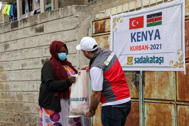 Sadakataşı Derneği, Kenya'da 2 bin 353 aileye kurban eti dağıttı