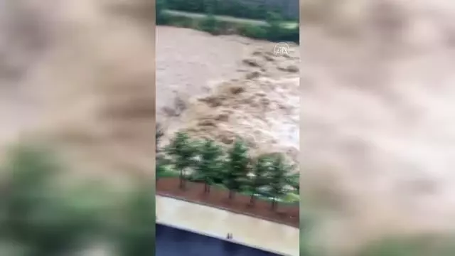Sağanak nedeniyle dereler taştı, tarım arazileri ve yollarda hasar oluştu (3)