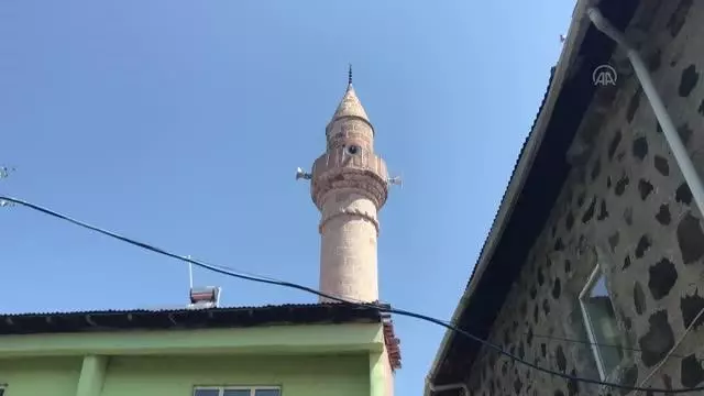 Sağlık ekipleri bayramda da tüm zorlukları aşıp her noktaya aşı ulaştırmaya çalışıyor Sağlık ekipleri bayramda da tüm zorlukları aşıp her noktaya aşı ulaştırmaya çalışıyor