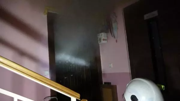 Son dakika haber... Sahibinin tatile gittiği evde yangın, binadaki 50 kişi tahliye edildi Son dakika haber... Sahibinin tatile gittiği evde yangın, binadaki 50 kişi tahliye edildi