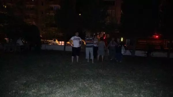 Son dakika haber... Sahibinin tatile gittiği evde yangın, binadaki 50 kişi tahliye edildi
