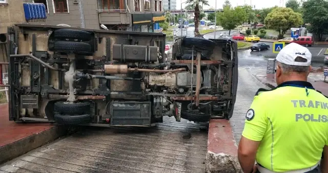 Samsun'da kamyonet devrildi: 1 yaralı Samsun'da kamyonet devrildi: 1 yaralı
