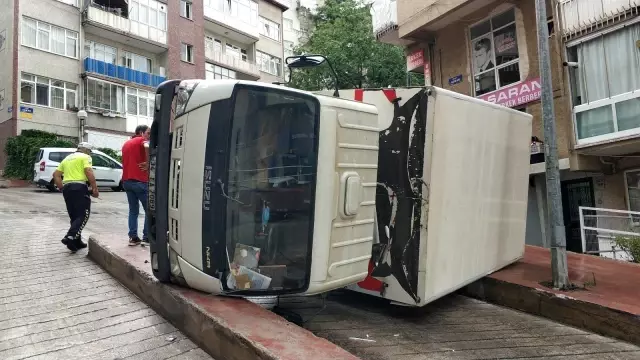 Samsun'da kamyonet devrildi: 1 yaralı