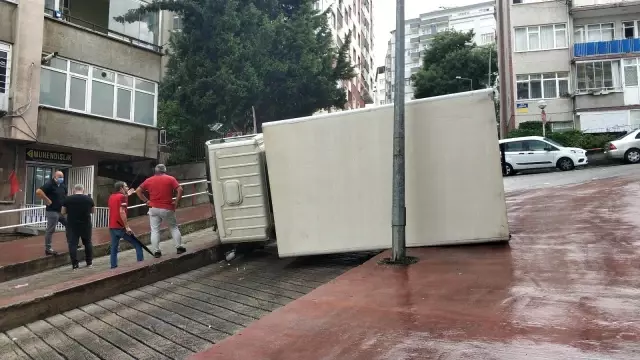 Samsun'da kamyonet devrildi: 1 yaralı