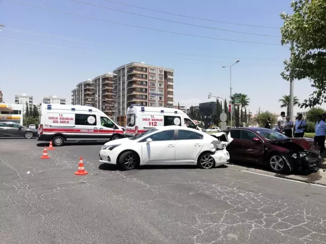 Şanlıurfa'da zincirleme kaza: 3 aracın karıştığı kazada 6 kişi yaralandı
