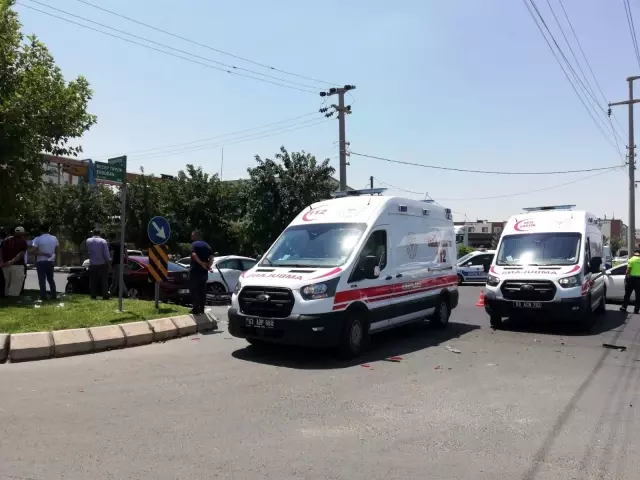 Şanlıurfa'da zincirleme kaza: 3 aracın karıştığı kazada 6 kişi yaralandı