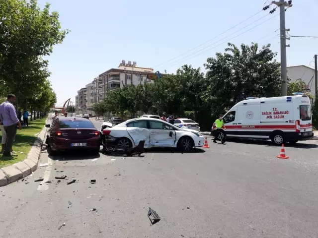 Şanlıurfa'da zincirleme kaza: 3 aracın karıştığı kazada 6 kişi yaralandı