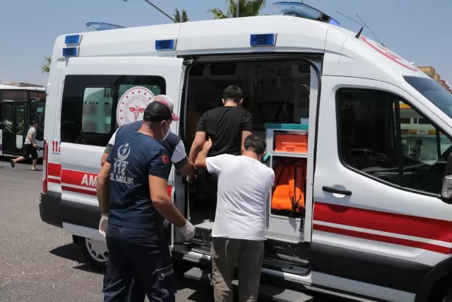 ŞANLIURFA - 3 aracın karıştığı trafik kazasında 6 kişi yaralandı