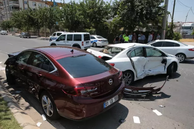 ŞANLIURFA - 3 aracın karıştığı trafik kazasında 6 kişi yaralandı