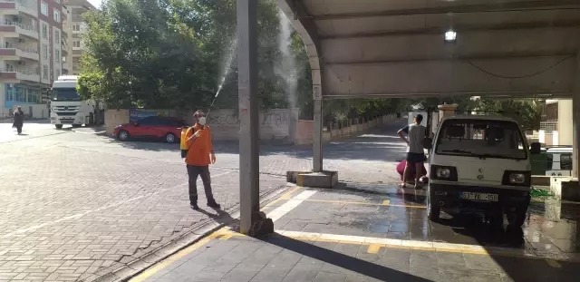 Şanlıurfa'da kurban kesim alanlarında temizlik ve dezenfektan çalışması yapılıyor Şanlıurfa'da kurban kesim alanlarında temizlik ve dezenfektan çalışması yapılıyor