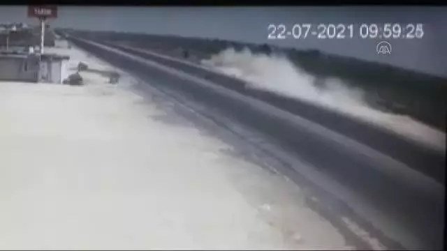 ŞANLIURFA - Otomobil ile motosiklet çarpıştı: 3 yaralı