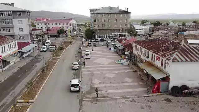 Saray'da Van evleri mimarisinde 54 dükkan inşa ediliyor