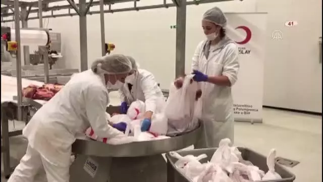 SARAYBOSNA - Türk Kızılay, Bosna Hersek'te 35 bin ihtiyaç sahibine kurban eti dağıttı