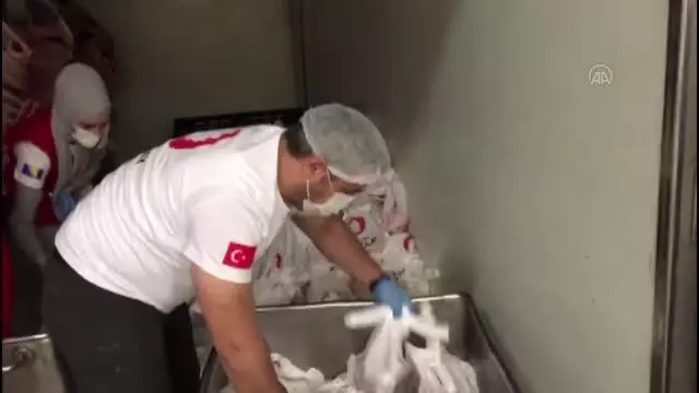 SARAYBOSNA - Türk Kızılay, Bosna Hersek'te 35 bin ihtiyaç sahibine kurban eti dağıttı