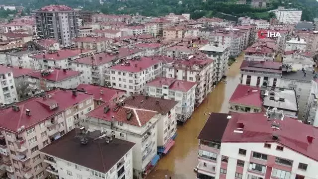 Sel sonrası göle dönen Arhavi böyle görüntülendi Sel sonrası göle dönen Arhavi böyle görüntülendi