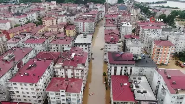 Sel sonrası göle dönen Arhavi böyle görüntülendi