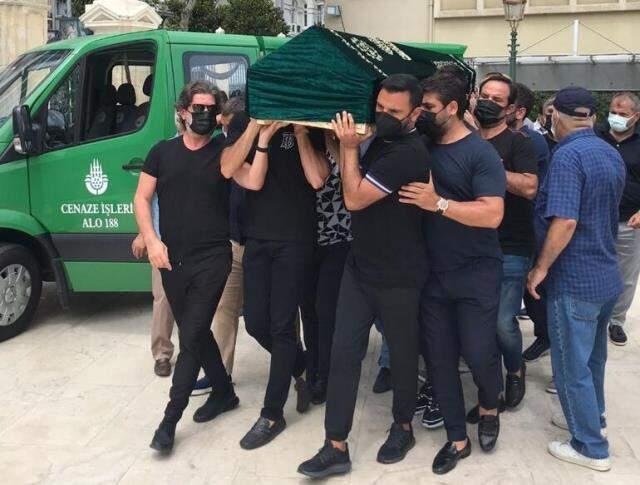 Selçuk Tektaş'ın vefatından etkilenen Seda Sayan, Ağustos ortasına kadar konser vermeyecek Selçuk Tektaş'ın vefatından etkilenen Seda Sayan, Ağustos ortasına kadar konser vermeyecek