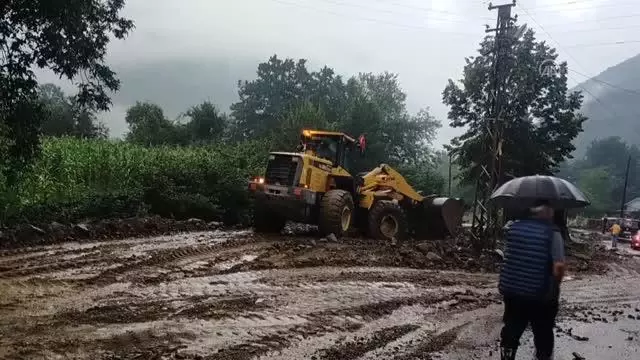Şiddetli sağanak su baskınlarına yol açtı