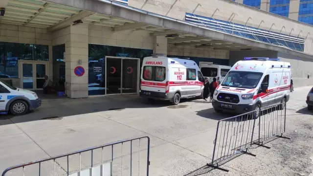 Siirt'te balkondan düşen bebek ağır yaralandı Siirt'te balkondan düşen bebek ağır yaralandı