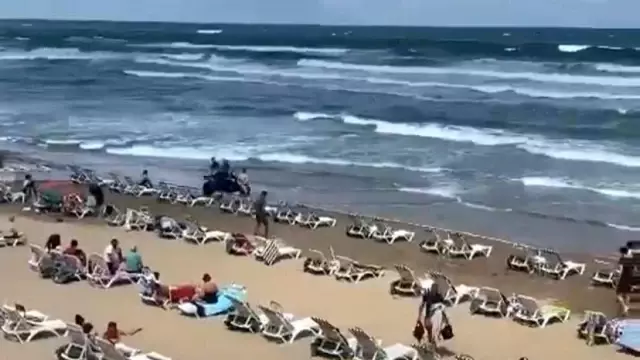 Şile'de dalgalara kapılan 3 kişiden 1'inin cansız bedenine ulaşıldı Şile'de dalgalara kapılan 3 kişiden 1'inin cansız bedenine ulaşıldı