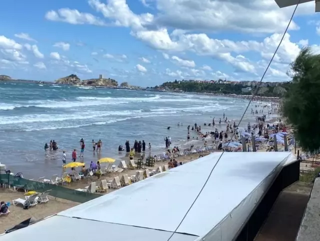 Şile'de dalgalara kapılan 3 kişiden 1'inin cansız bedenine ulaşıldı