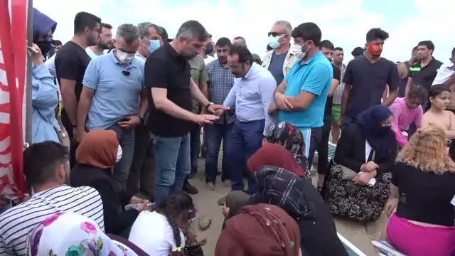 Şile'de denizde kaybolan 3 genci arama çalışmaları sürüyor