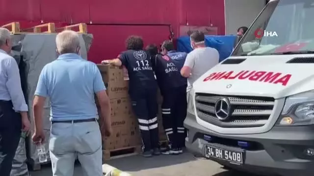 Sinir krizi geçiren kadın polis ve sağlık ekiplerine zor anlar yaşattı Sinir krizi geçiren kadın polis ve sağlık ekiplerine zor anlar yaşattı