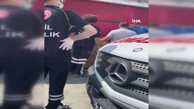 Sinir krizi geçiren kadın polis ve sağlık ekiplerine zor anlar yaşattı