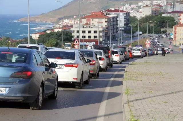 Sinop'ta 3 kilometrelik araç kuyruğu