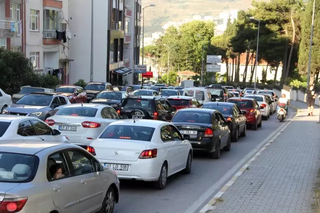 Sinop'ta 3 kilometrelik araç kuyruğu