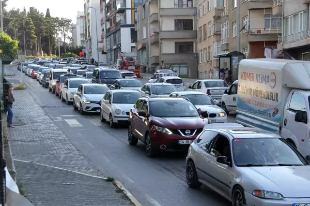 Sinop'ta 3 kilometrelik araç kuyruğu